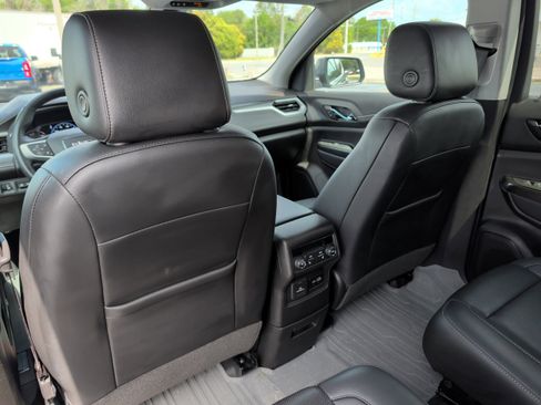 Used 2023 GMC Acadia SLT w/ Technology Package FWD image 17