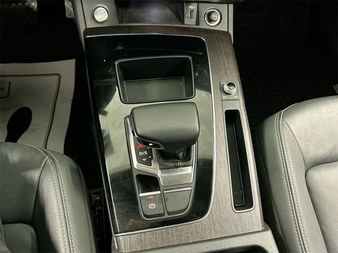 Used 2022 Audi Q5 2.0T Premium w/ Convenience Package image 17