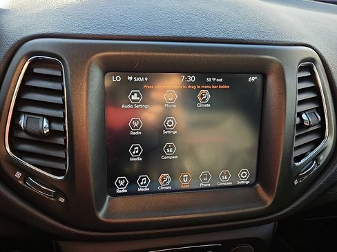 Used 2019 Jeep Compass Trailhawk image 16