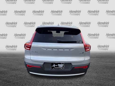 Certified 2025 Volvo XC40 B5 Core image 9