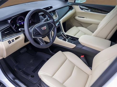 Used 2017 Cadillac XT5 FWD image 10