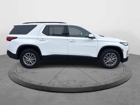 Used 2023 Chevrolet Traverse LT image 9