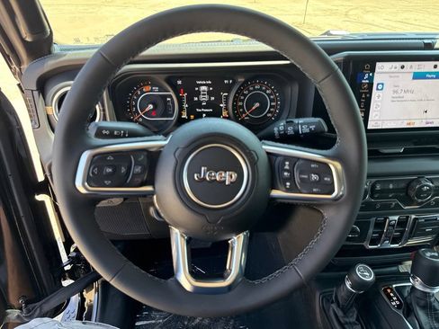 New 2026 Jeep Wrangler Unlimited Sahara AWD/4WD image 10
