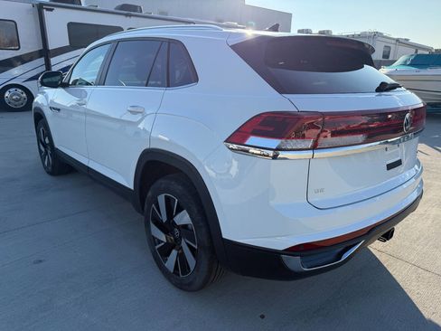 Used 2025 Volkswagen Atlas Cross Sport SE image 5