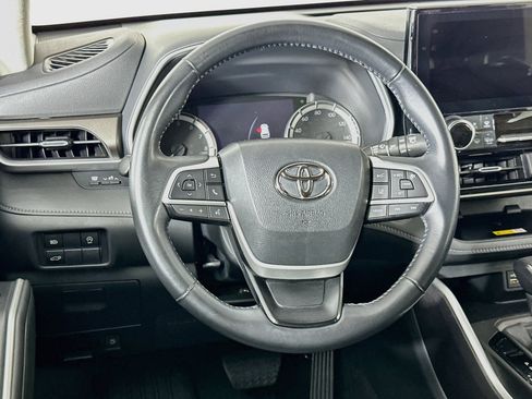 Used 2023 Toyota Highlander XLE FWD image 18