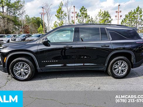 Used 2025 Chevrolet Traverse LT image 6