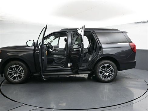 New 2025 Ford Expedition Active image 35