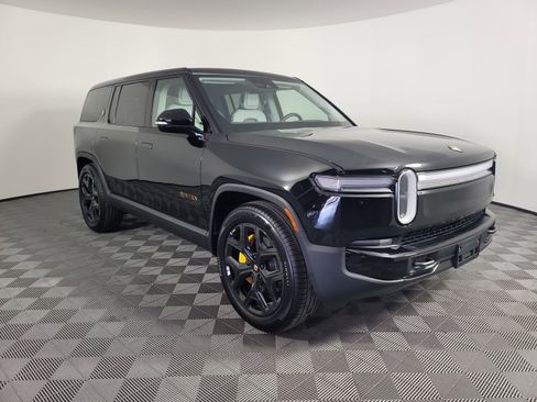 Used 2025 Rivian R1S Premium image 7