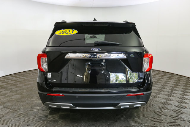 Used 2023 Ford Explorer XLT w/ Equipment Group 202A AWD/4WD image 8