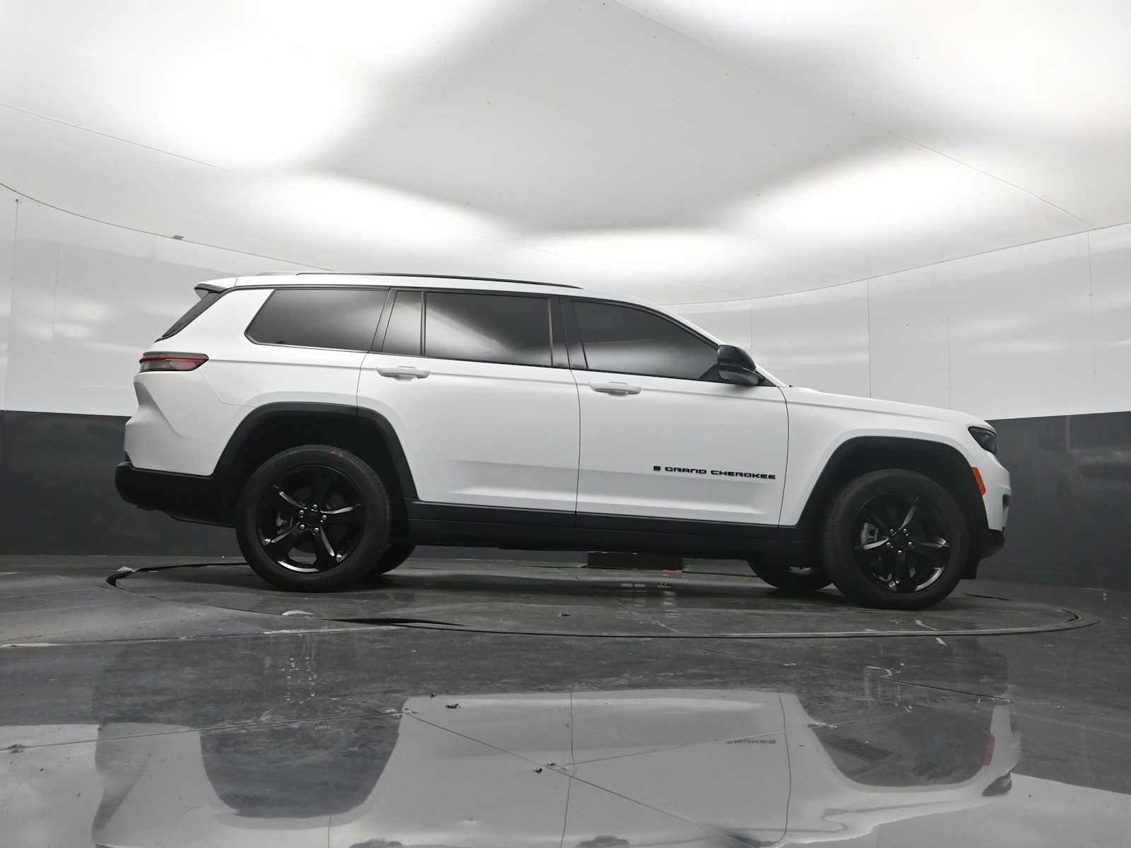 Used 2023 Jeep Grand Cherokee L Laredo AWD/4WD image 35