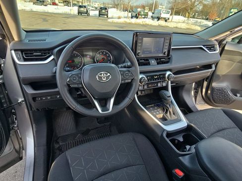 Used 2021 Toyota RAV4 XLE image 17