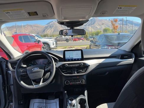 Used 2022 Ford Escape SE w/ SE Sport Appearance Package image 15