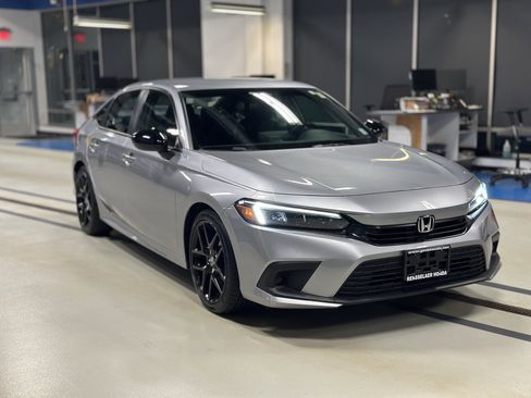 Used 2023 Honda Civic Sport image 3