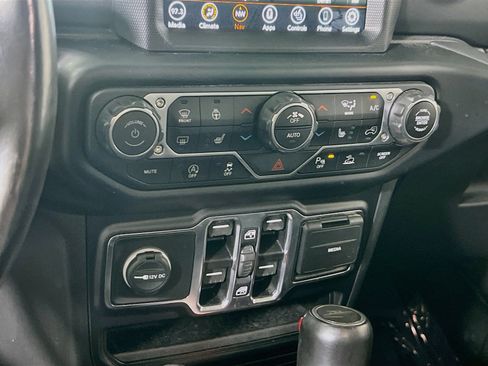 Used 2022 Jeep Gladiator Overland AWD/4WD image 16