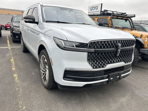 Used 2025 Lincoln Navigator L Reserve image 1