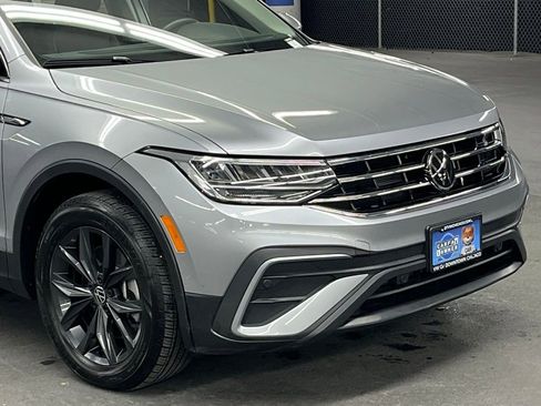 Used 2024 Volkswagen Tiguan SE w/ Panoramic Sunroof Package image 42