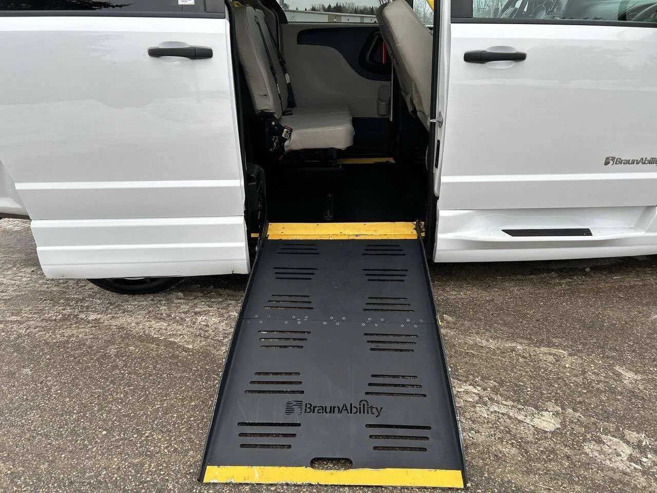 Used 2019 Dodge Grand Caravan SE w/ Power Convenience Group I FWD image 28