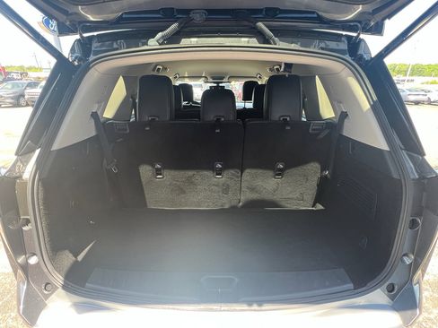 Used 2025 Nissan Pathfinder SL FWD image 37