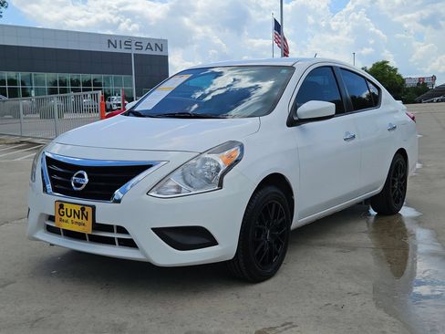 Used 2019 Nissan Versa SV FWD image 7