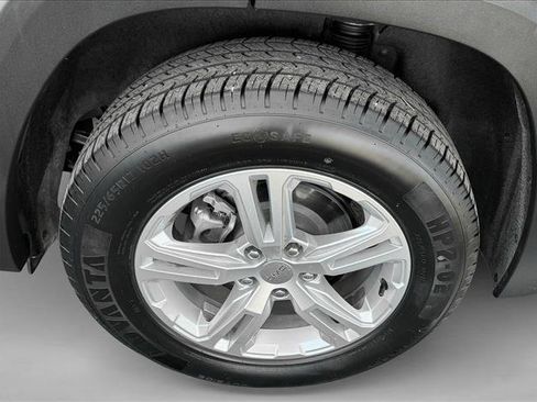 Used 2024 GMC Terrain SLE image 9