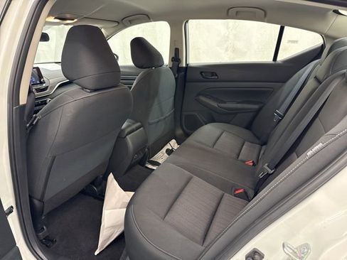 Used 2025 Nissan Altima 2.5 SV FWD image 17