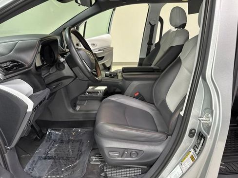 Used 2021 Toyota Sienna XSE FWD image 17