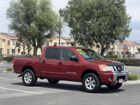 Used 2013 Nissan Titan SV w/ SV Value Truck Pkg AWD/4WD image 7