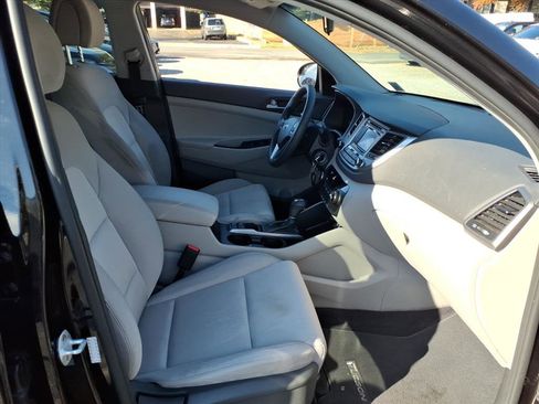 Used 2018 Hyundai Tucson SE image 30