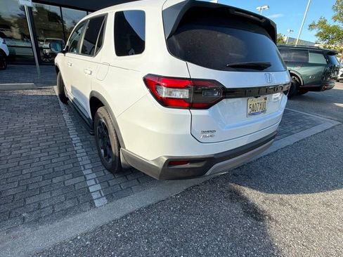 Used 2025 Honda Pilot EX-L image 8