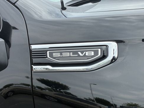 Used 2025 GMC Sierra 1500 SLT AWD/4WD image 8