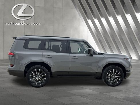 Certified 2026 Lexus GX 550 w/ Cold Area Package AWD/4WD image 4