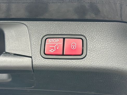 Used 2023 Mercedes-Benz GLB 250 4MATIC image 31