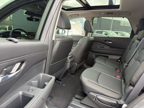 New 2026 Nissan Pathfinder SL image 30