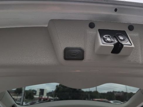 Used 2017 Buick Enclave Leather AWD/4WD image 18