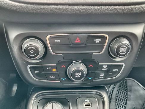 Used 2017 Jeep Compass Trailhawk w/ Leather Interior Group AWD/4WD image 14