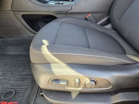 Used 2023 GMC Acadia SLE w/ Driver Convenience Package image 18