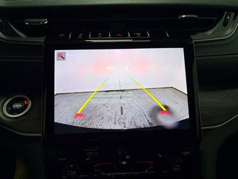 New 2025 Jeep Grand Cherokee Limited image 18