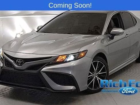 Used 2024 Toyota Camry SE image 6