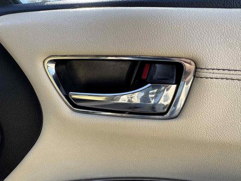 Used 2016 Toyota Avalon Limited w/ Toyota Safety Sense Package image 38