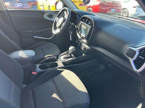 Used 2020 Kia Soul LX image 7