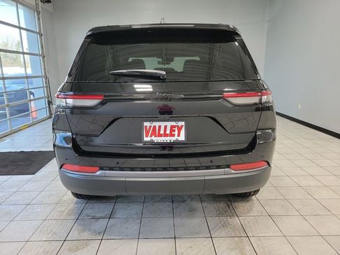 New 2026 Jeep Grand Cherokee Limited w/ Limited Altitude Package AWD/4WD image 5
