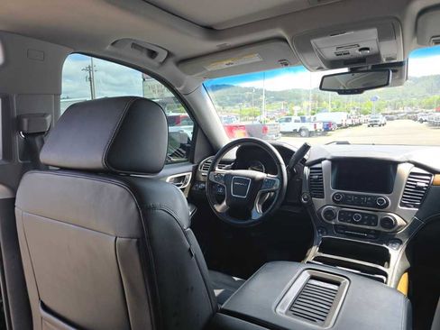 Used 2017 GMC Yukon XL Denali w/ Open Road Package AWD/4WD image 10