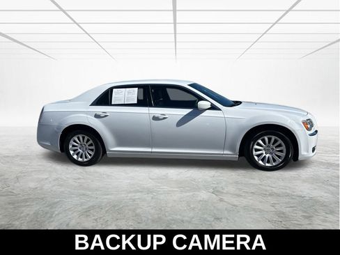 Used 2014 Chrysler 300 Base image 3