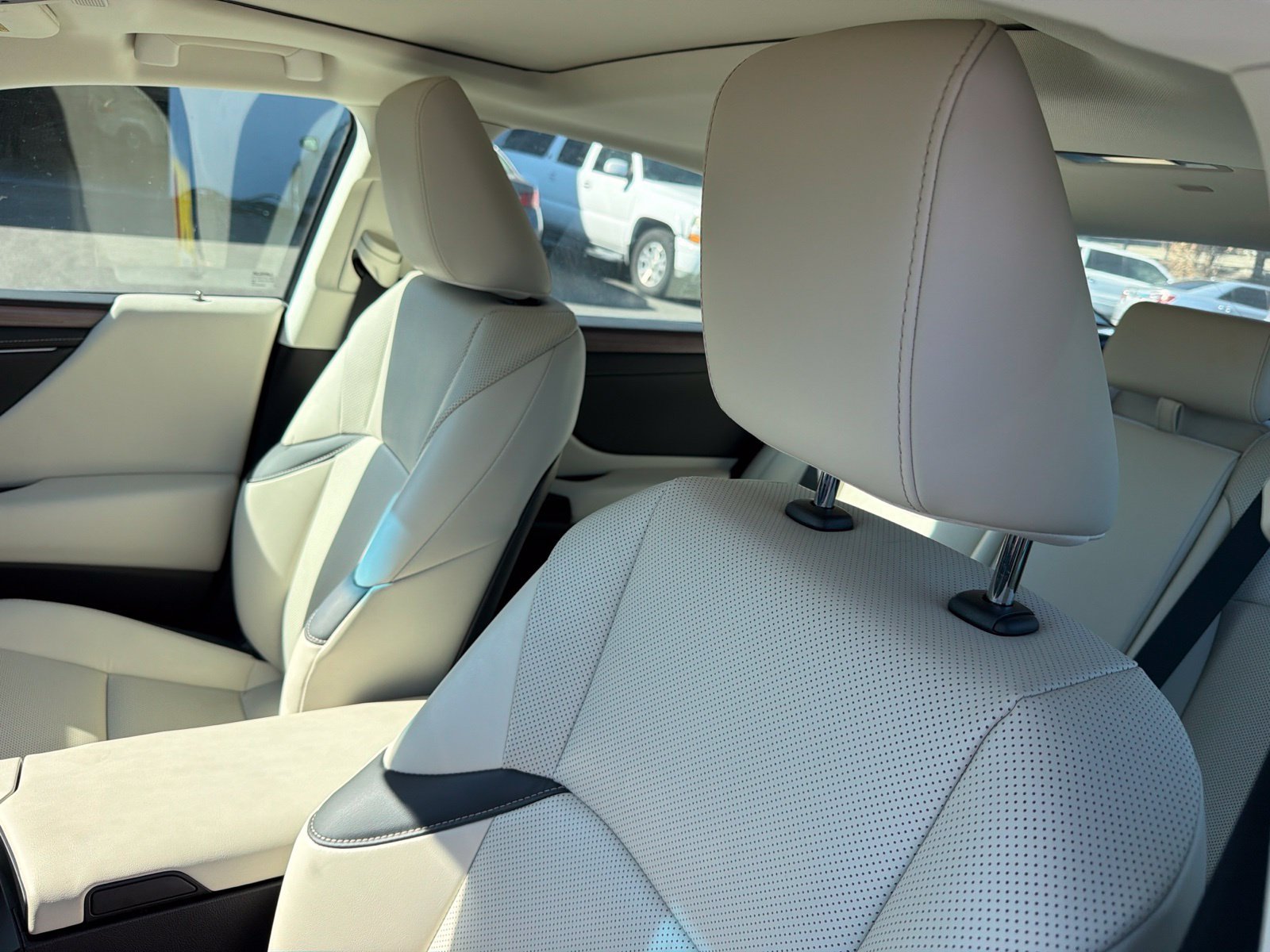Used 2024 Lexus ES 300h w/ Premium Package FWD image 8