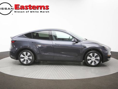 Used 2024 Tesla Model Y 2WD image 35