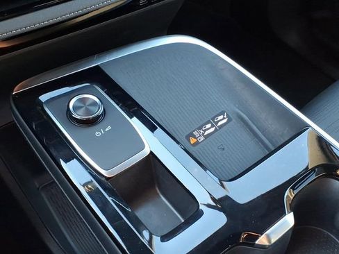 Used 2025 Buick Enclave Sport Touring image 24