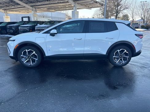 New 2026 Chevrolet Equinox EV LT image 5