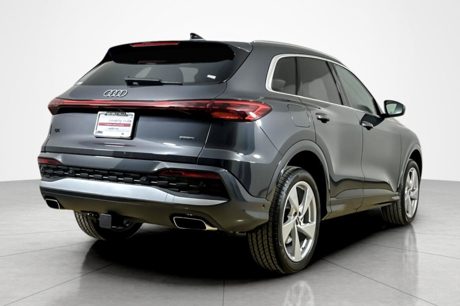 Used 2025 Audi Q5 Premium Plus w/ Premium Plus AWD/4WD image 5