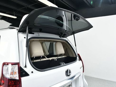 Used 2021 Lexus GX 460 Premium w/ Accessory Package AWD/4WD image 18