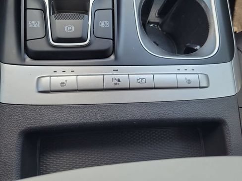 Used 2024 Kia Carnival LX FWD image 32